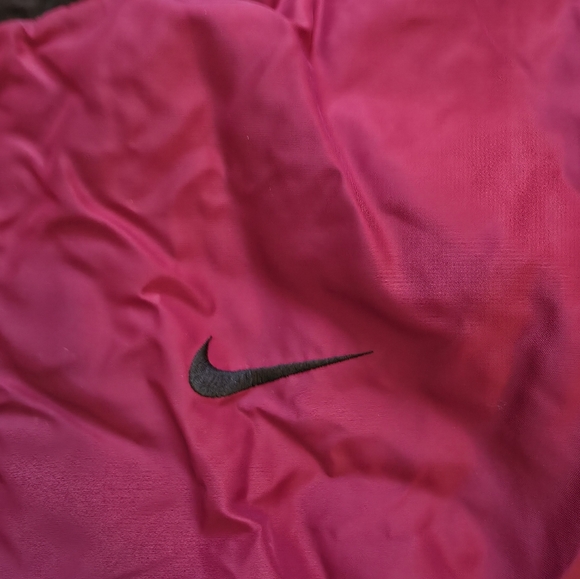 Nike - Picture 2 of 5